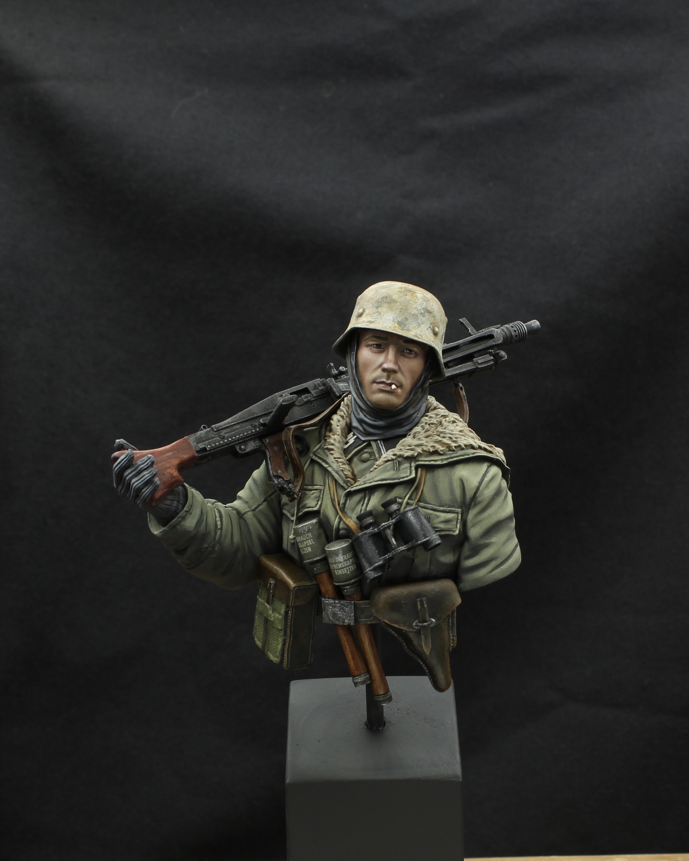 WW2 German machine gunner | planetFigure | Miniatures