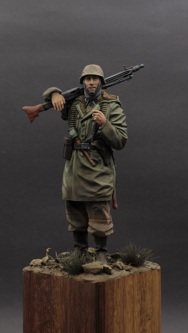 Man of Waffen SS machine gunner | planetFigure | Miniatures