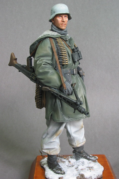 200mm SS Machine Gunner | planetFigure | Miniatures