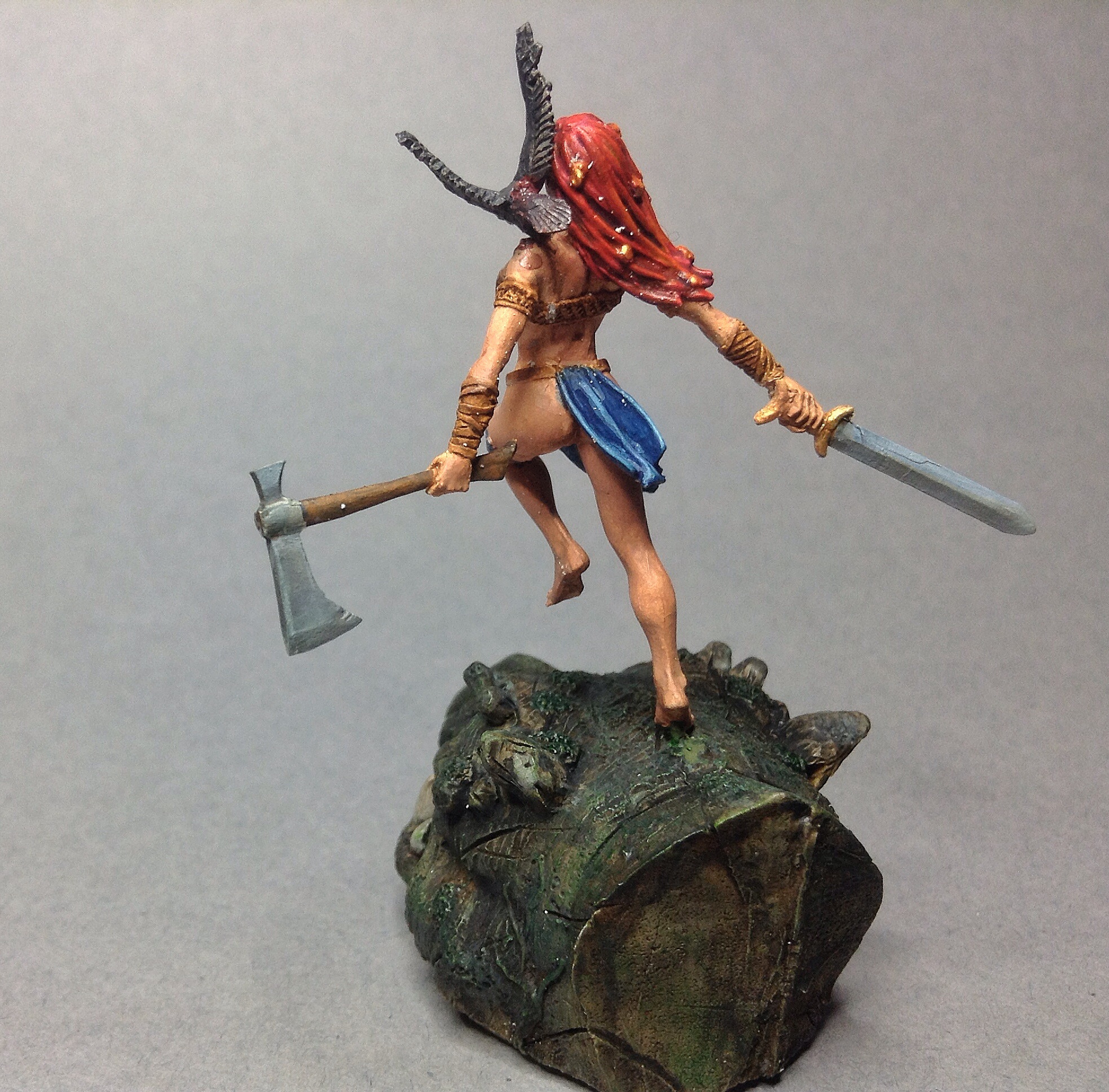 large scale fantasy miniatures