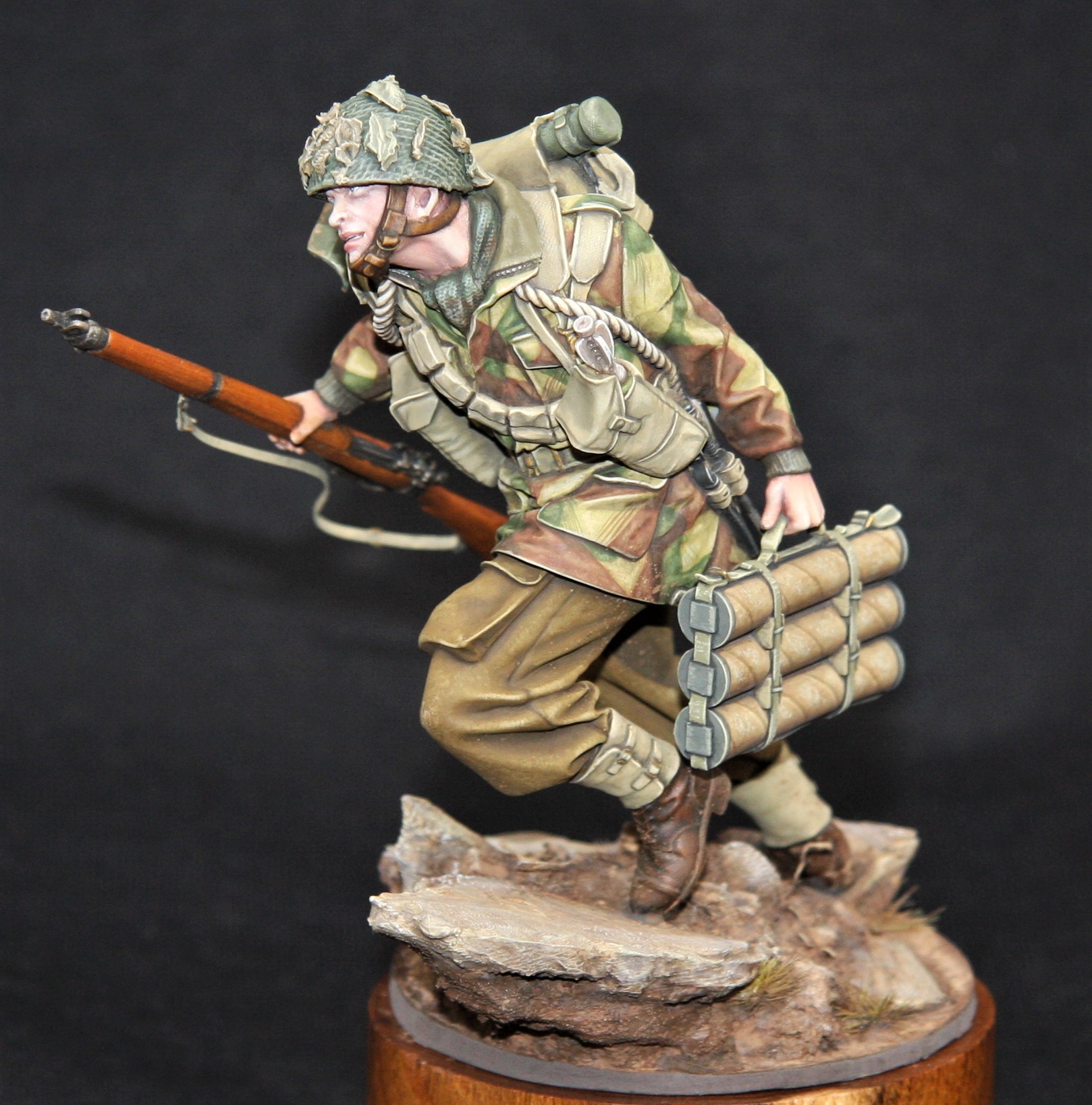 200mm British Para Arnhem - Mitches Military Models 